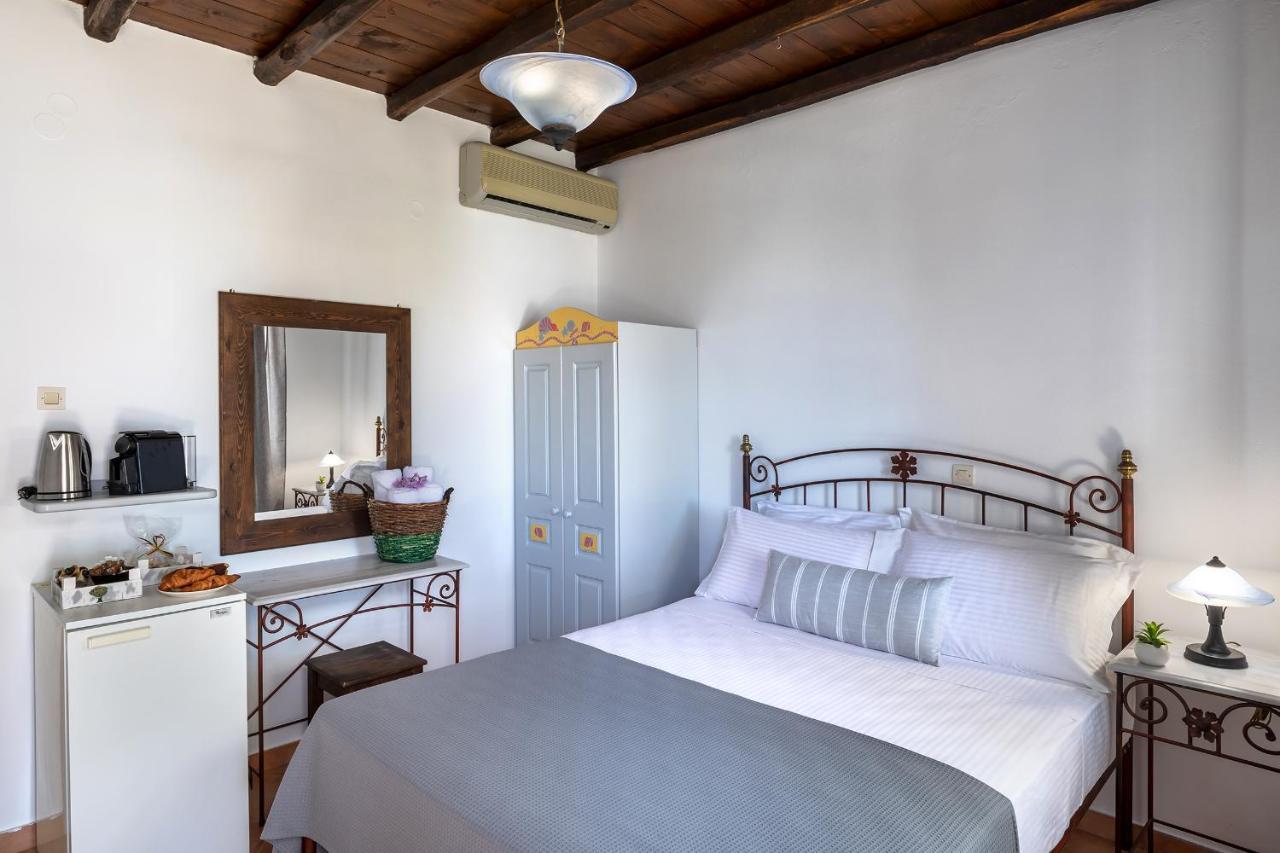 Cochili Rooms & Apartments Azolimnos Syros Exterior photo