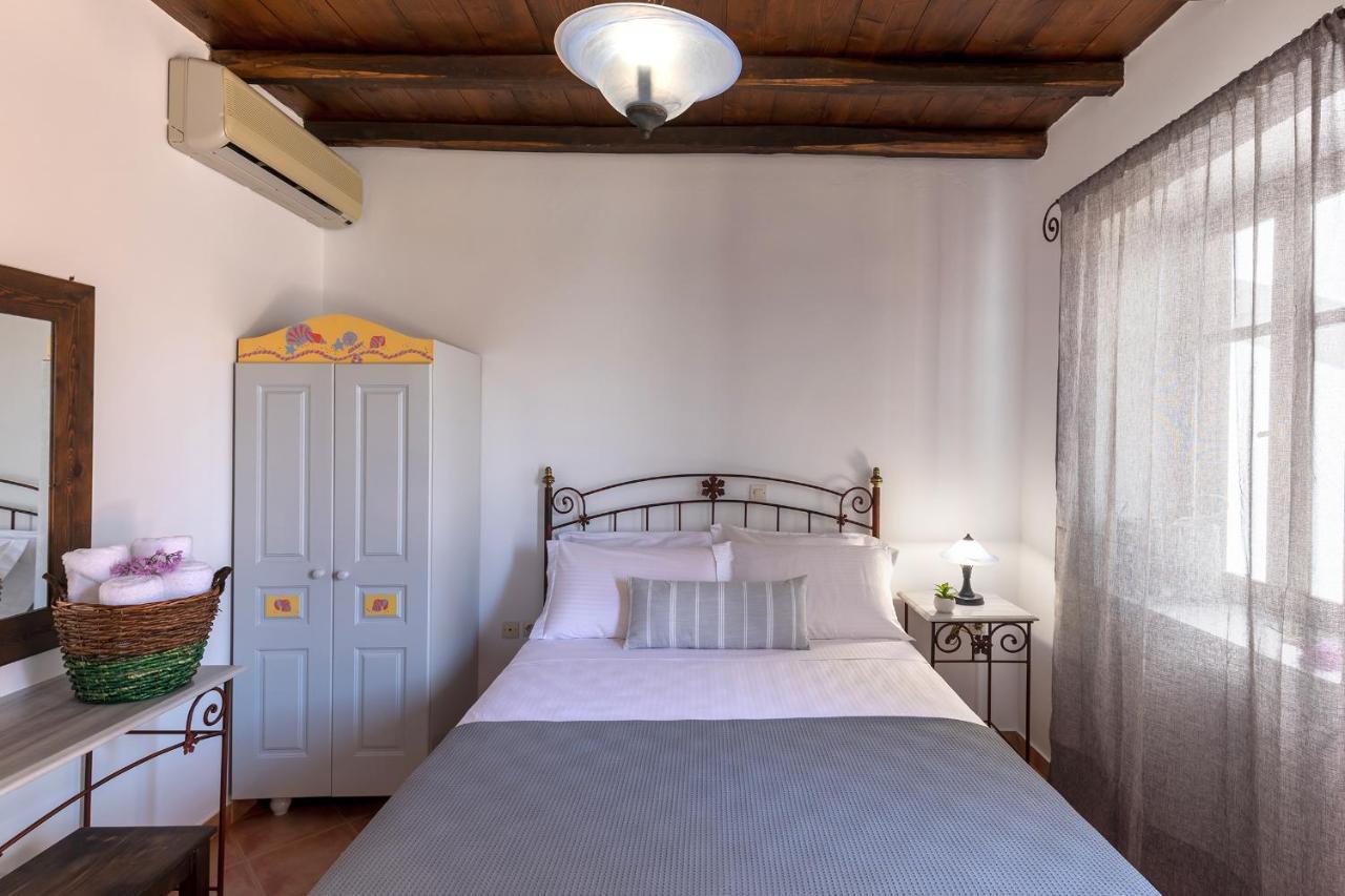 Cochili Rooms & Apartments Azolimnos Syros Exterior photo