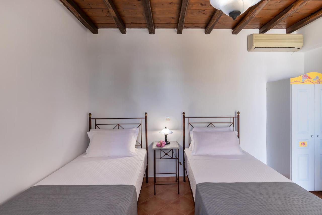 Cochili Rooms & Apartments Azolimnos Syros Exterior photo