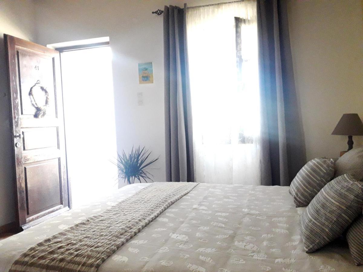 Cochili Rooms & Apartments Azolimnos Syros Exterior photo